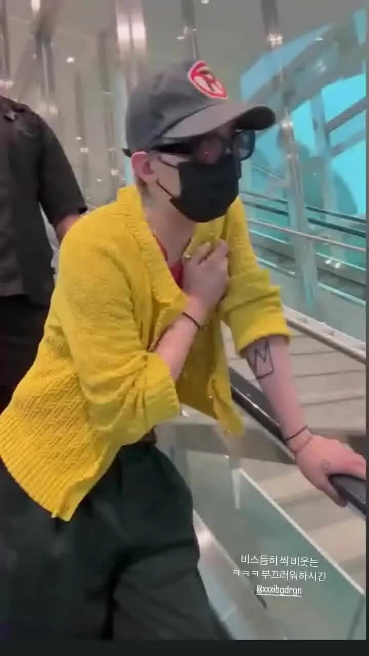 G-Dragon ở sân bay Nội Bài
