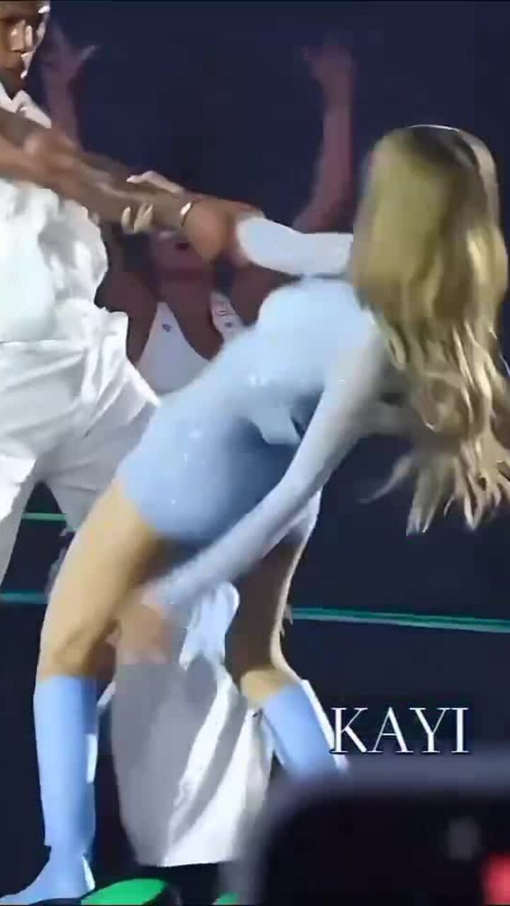Lisa vũ đạo sexy