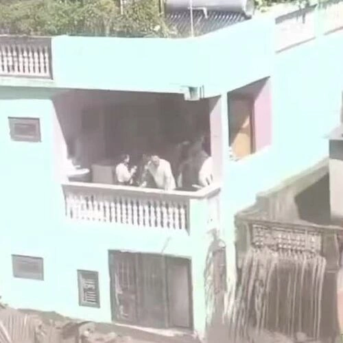 Vì sao ngôi nhà ở Nepal đứng vững giữa dòng lũ?