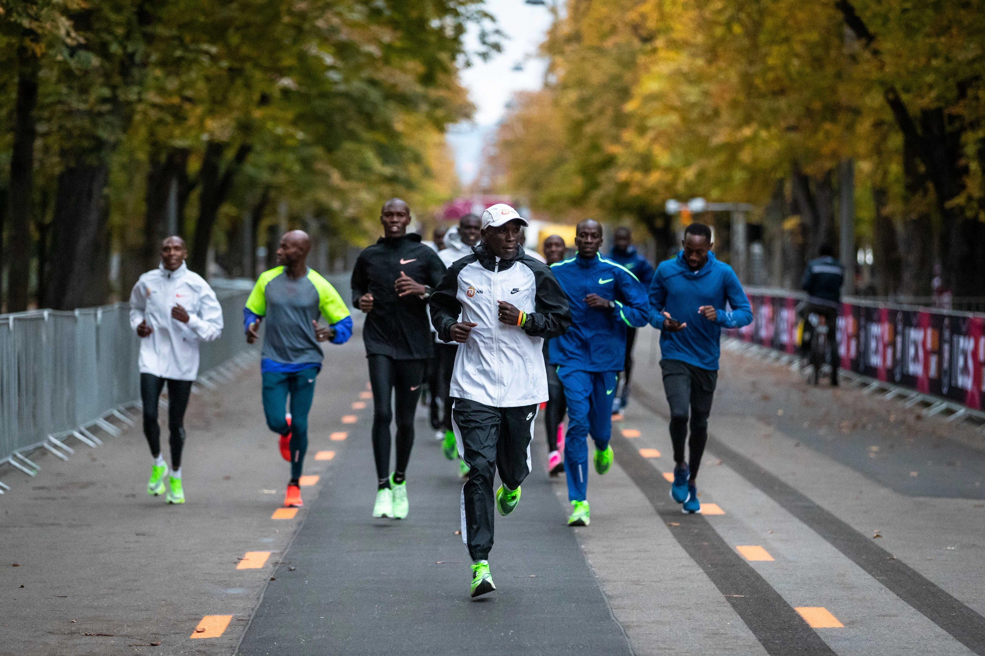 Kipchoge làm quen đường chạy ở công viên Prater