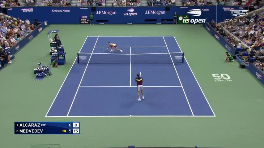 Alcaraz 1-3 Medvedev