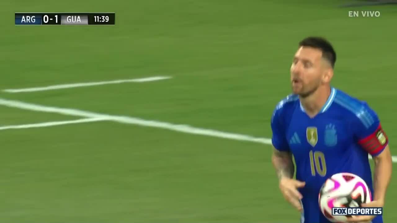 Messi lập cú đúp cho Argentina