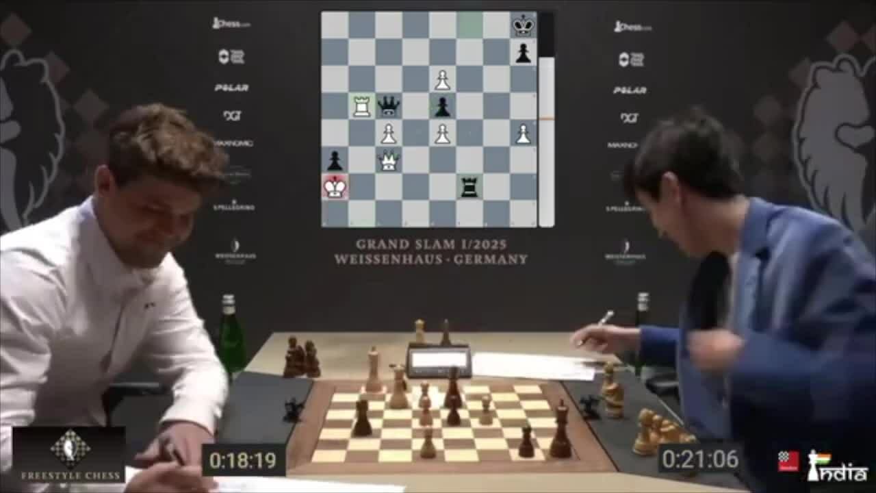 Carlsen cho đối thủ đi lại trong trận đấu 100.000 USD