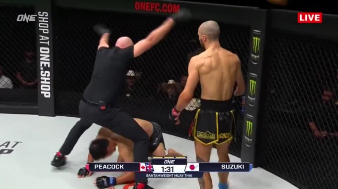Võ sĩ một tay gây sốt trên ONE Championship