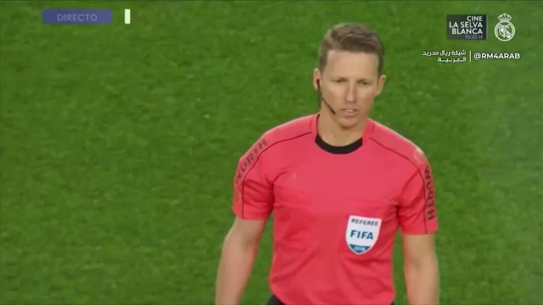 Real công kích trọng tài