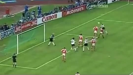 Schmeichel cứu thua trước Klinsmann