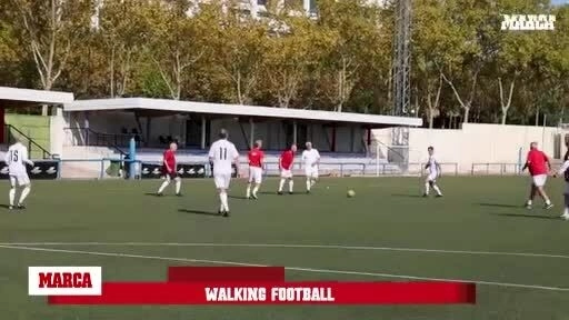 Bóng đá đi bộ - nơi những người 80 tuổi vẫn ra sân mỗi tuần