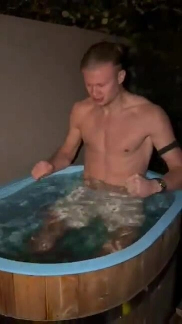 Haaland ngâm mình trong nước đá để lấy động lực