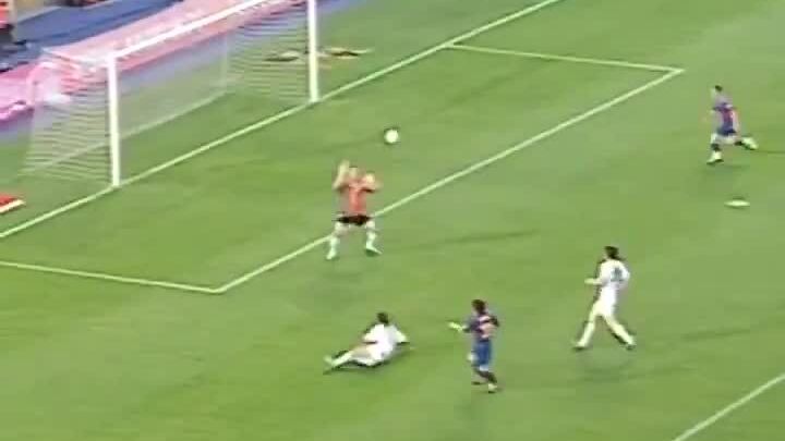 Antony tái hiện bàn thắng đầu tiên của Messi