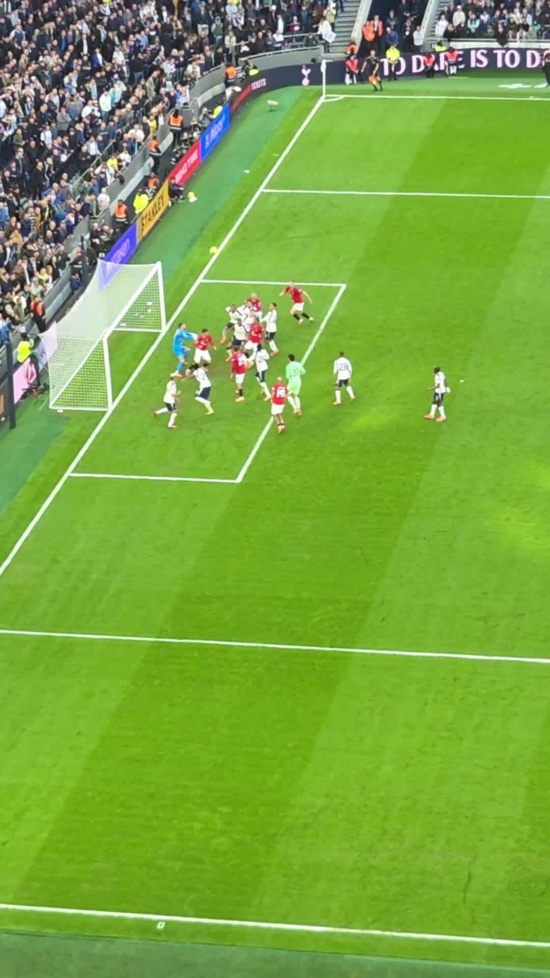Bàn gỡ hòa 2-2 của De Ligt cho Man Utd trước Tottenham