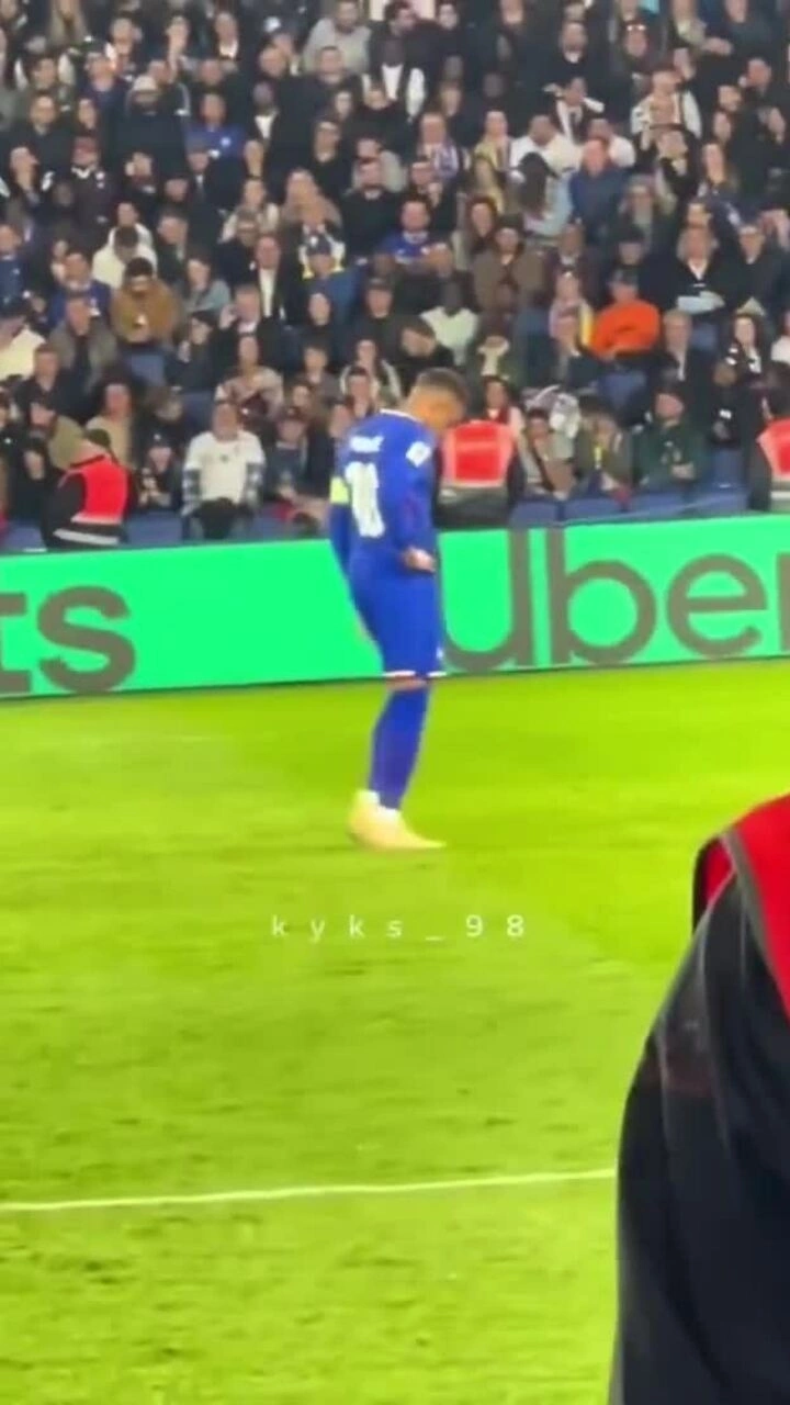 Mbappe dùng tiểu xảo phá đối thủ ở vòng loại World Cup