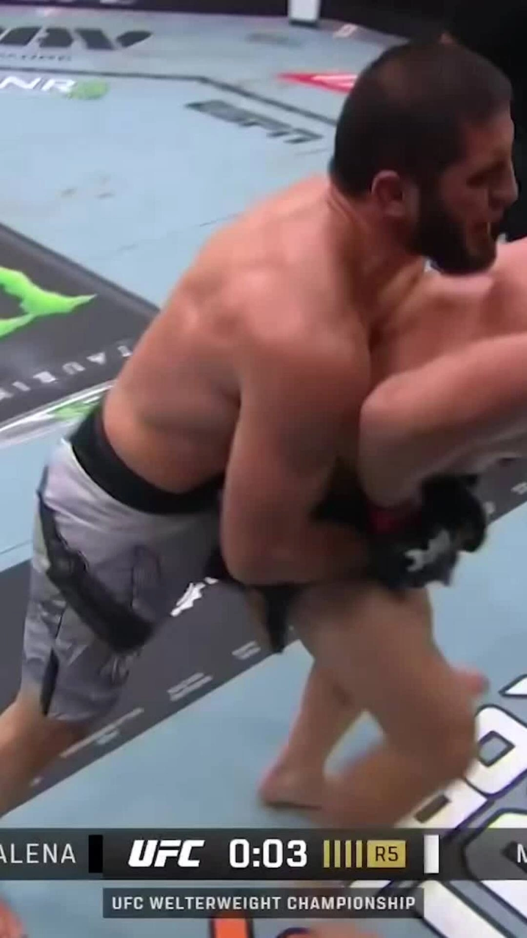 Makhachev trở thành nhà vô địch hai hạng cân tại UFC