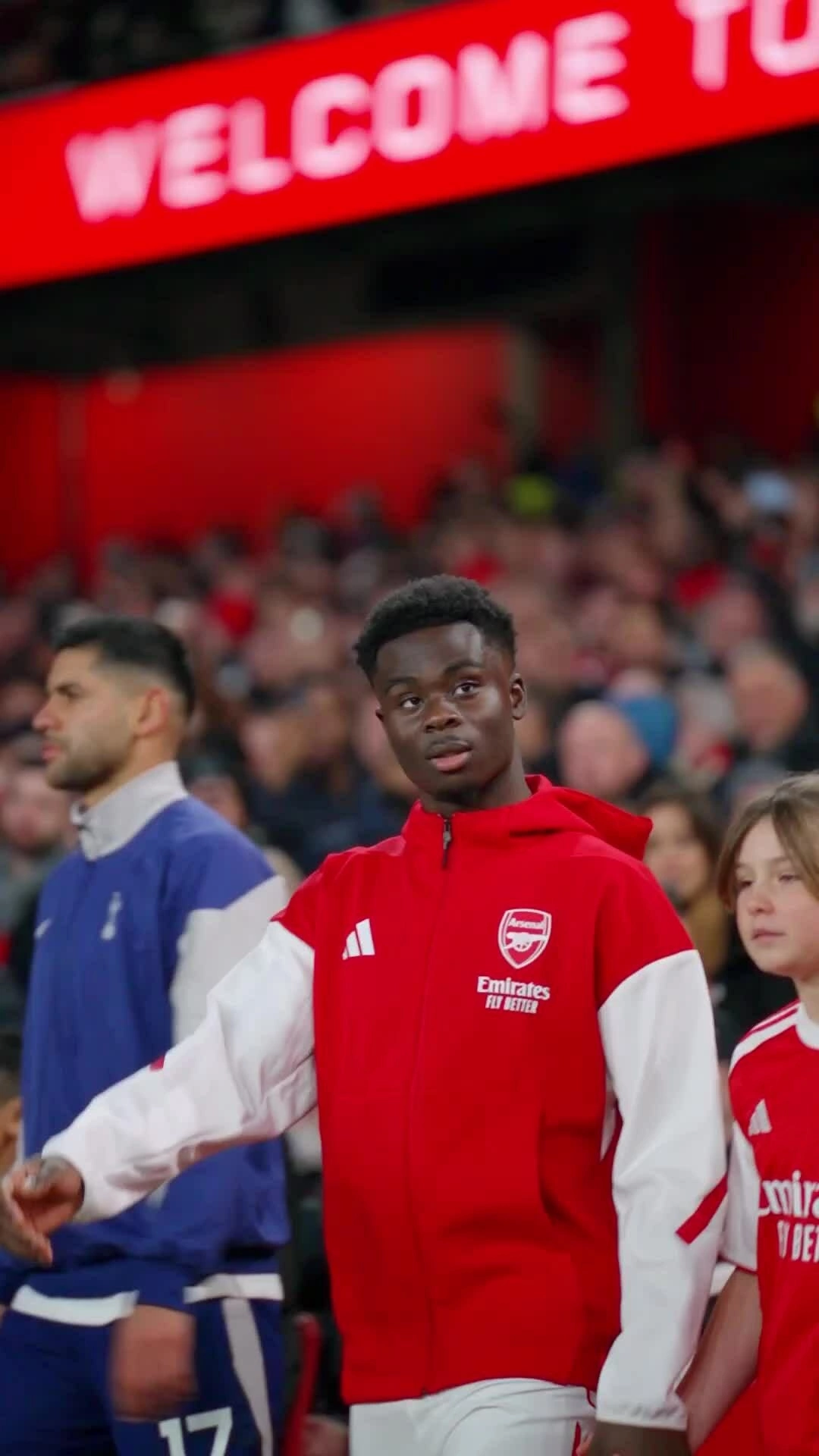 Tấm tifo của Arsenal Tấm tifo trên khán đài Emirates trong trận derby Bắc London