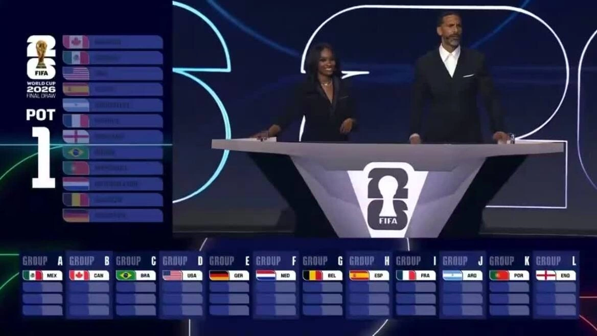 Rio Ferdinand cáu với phần hỏi đáp của danh hài Ramirez