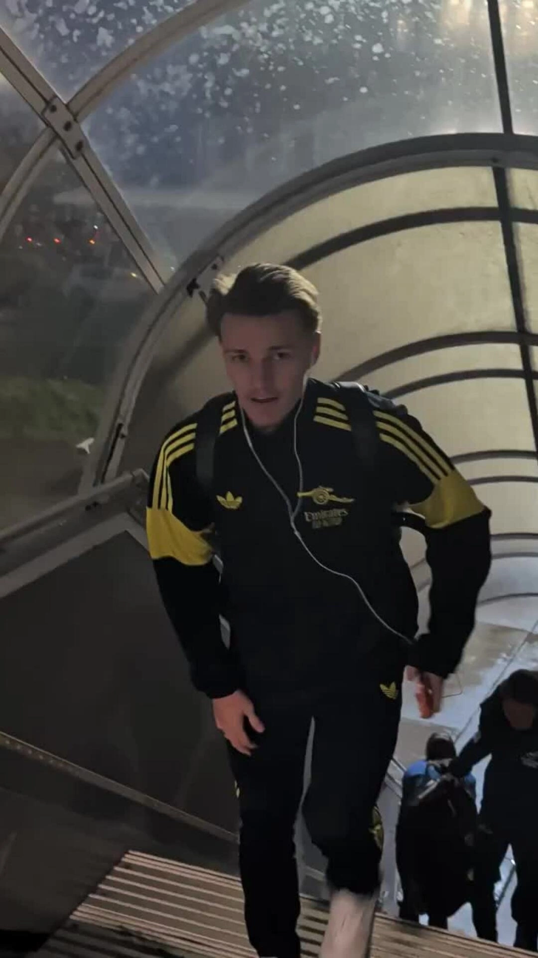 Arsenal sang Bỉ đá Champions League