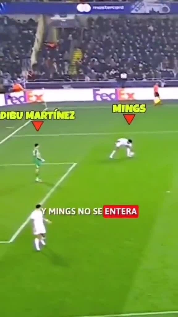 Tyrone Mings dùng tay chặn bóng trong vòng cấm Aston Villa bị phạt đền vì Tyrone Mings dùng tay giữ bóng từ Dibu Martinez