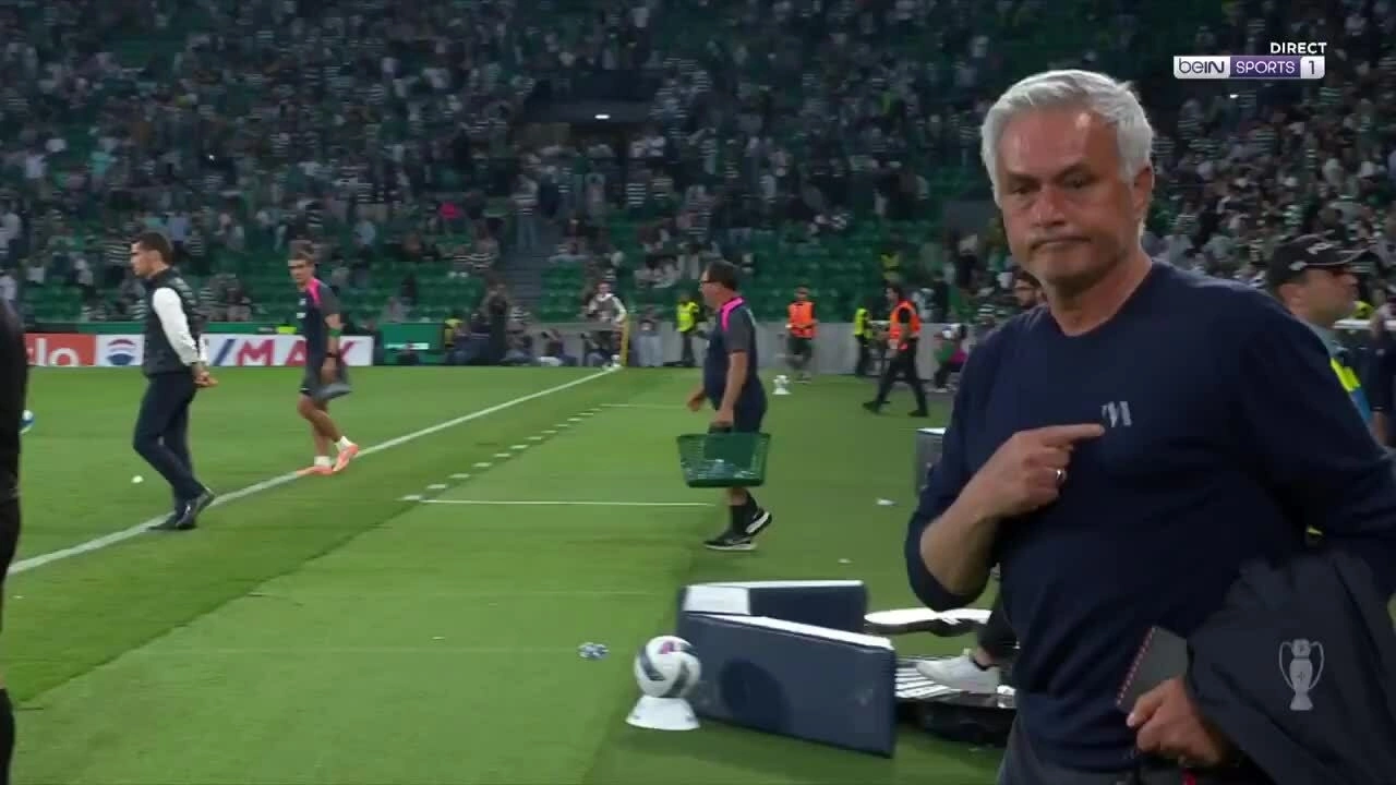 Mourinho gây sốt với màn 'tự khen'