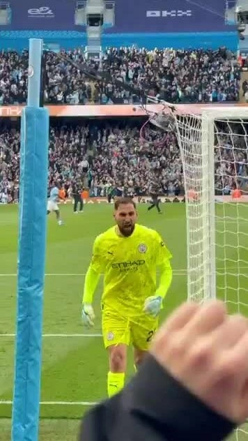 Man City ăn mừng sau trận thắng Arsenal