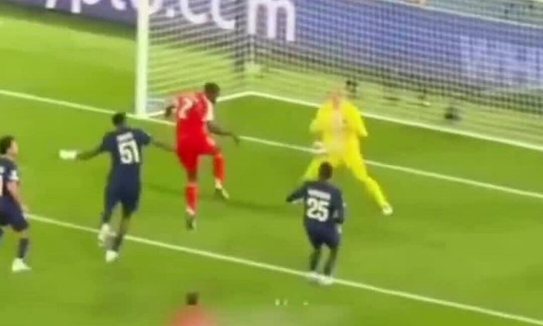 Bàn thắng của Upamecano vào lưới PSG