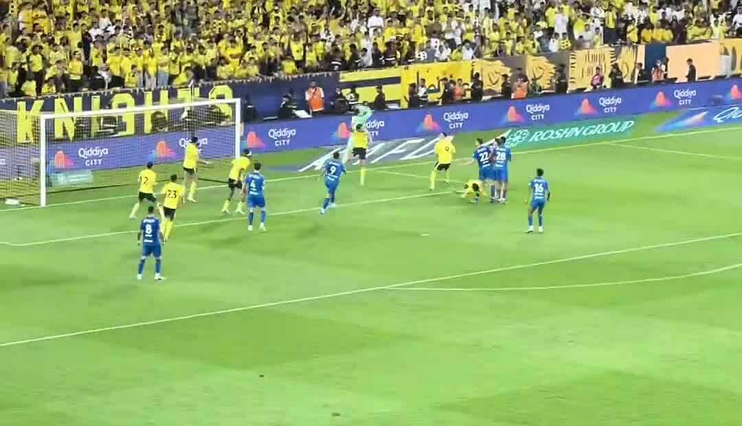 Sai lầm khó tin của thủ môn Al Nassr