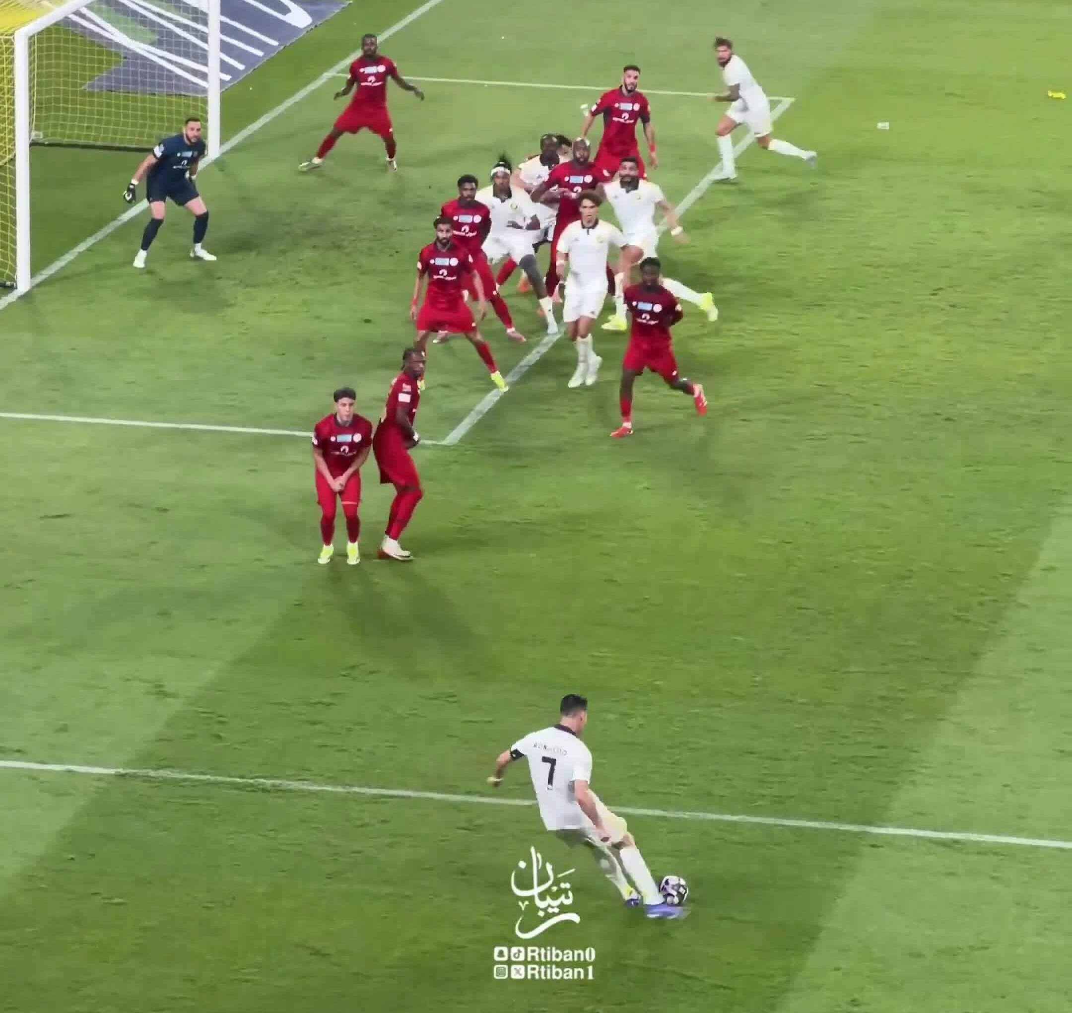 Cú sút phạt thành bàn thắng của Ronaldo vào lưới Damac