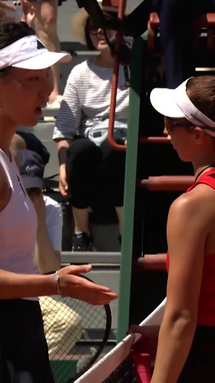 Tay vợt Trung Quốc bị từ chối bắt tay ở Roland Garros