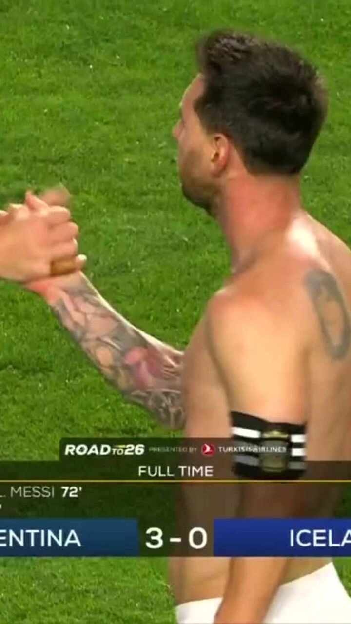 Messi bất ngờ khi gặp con đồng đội cũ