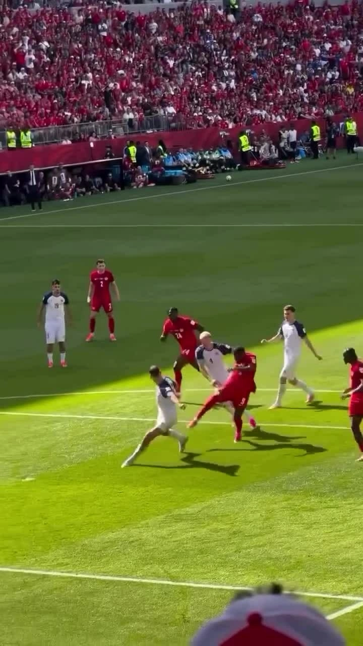 Canada 1-1 Bosnia: Tuyệt phẩm gỡ hòa của Cyle Larin