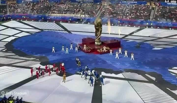 Cảnh trình diễn nhìn từ khán đài