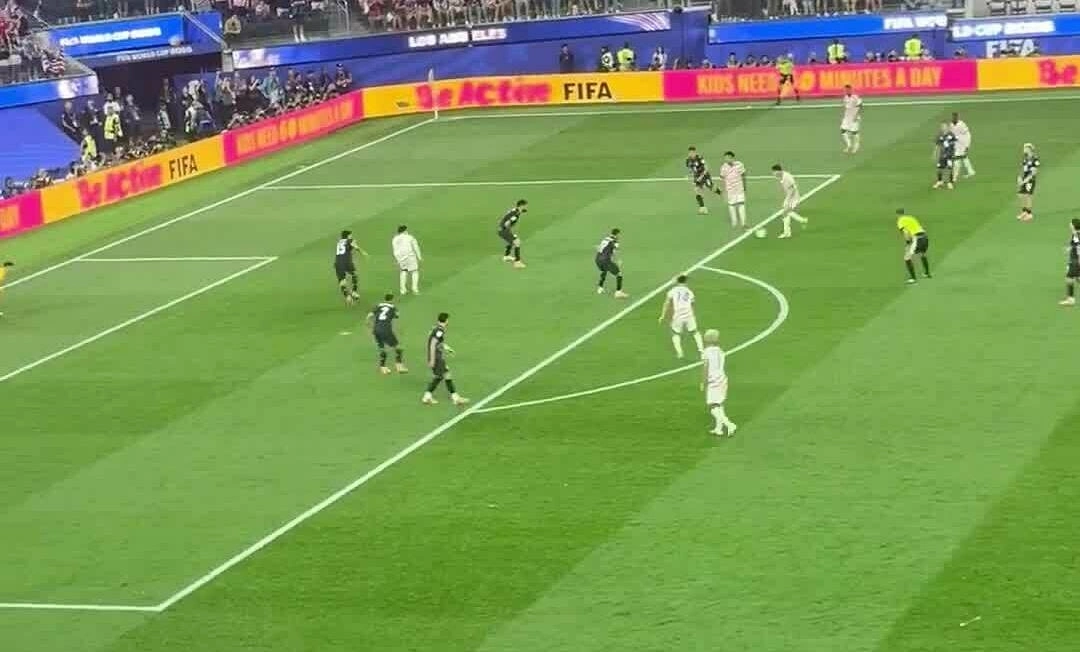Giovanni Reyna ghi tuyệt phẩm, ấn định tỷ số 4-1