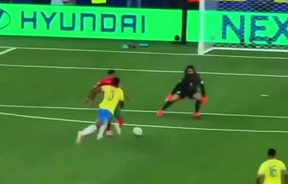 Bàn mở tỷ số của Saibari vào lưới Brazil