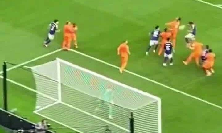 Bàn gỡ 2-2 của Nhật Bản trước Hà Lan