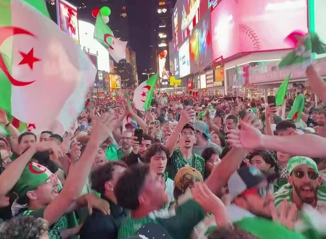 CĐV Algeria khuấy đảo Quảng trường Thời đại ở New York