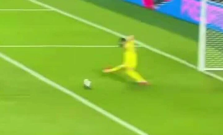 Bàn thắng thứ hai của Messi vào lưới Algeria
