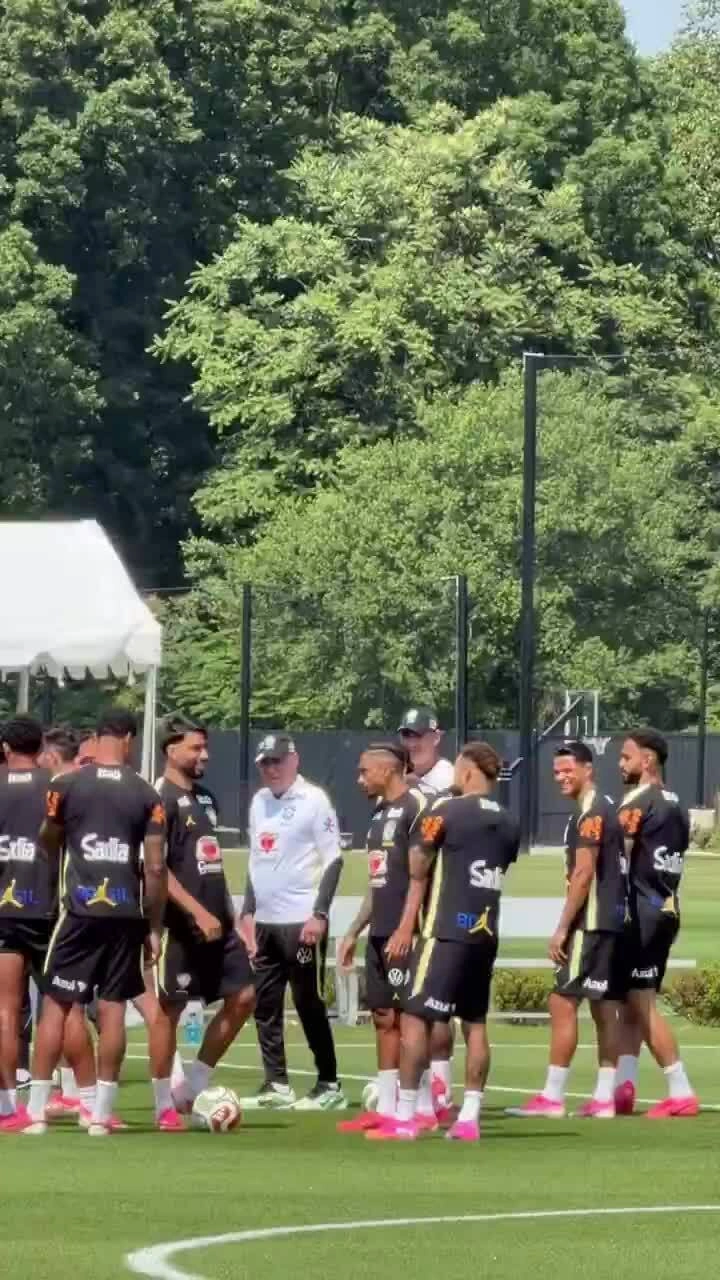 Neymar trở lại tập luyện ngày 17/6