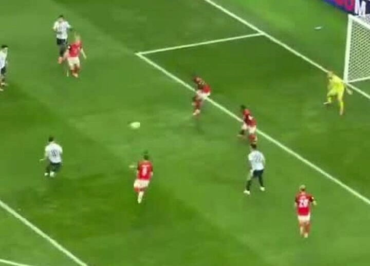 Messi phá kỷ lục ghi bàn World Cup