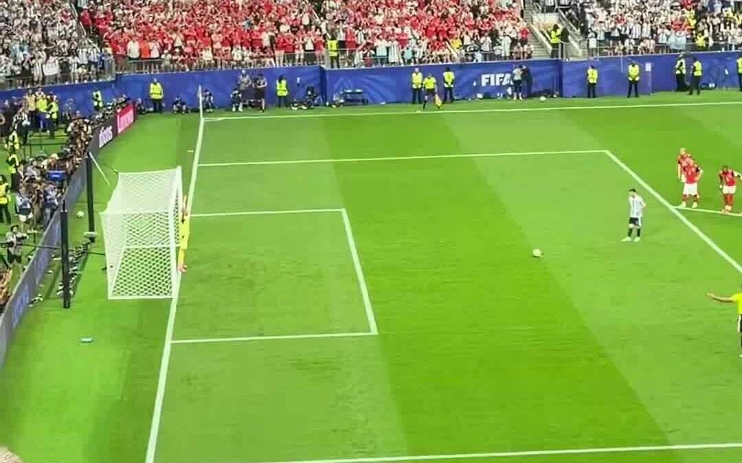 Messi sút hỏng phạt đền trong trận gặp Áo