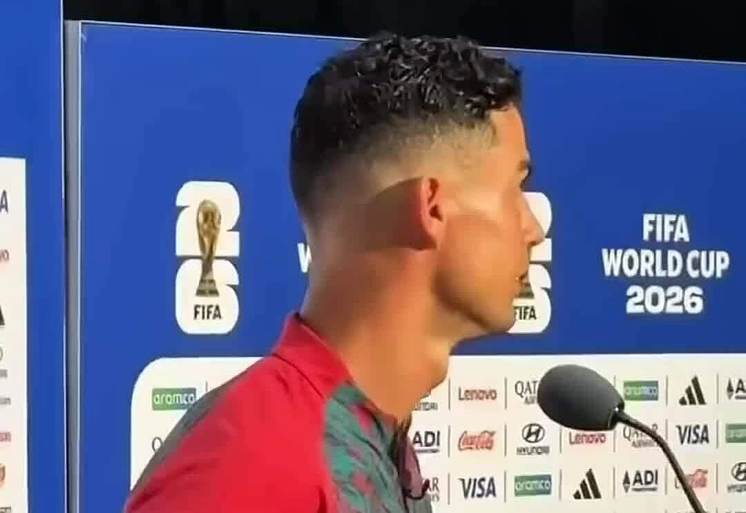 Ronaldo ngắt câu hỏi của phóng viên về Messi