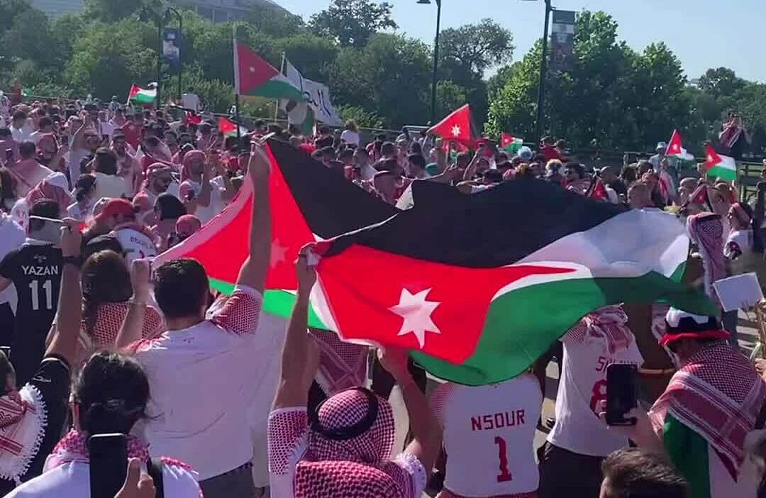 CĐV Jordan diễu hành tới sân Dallas