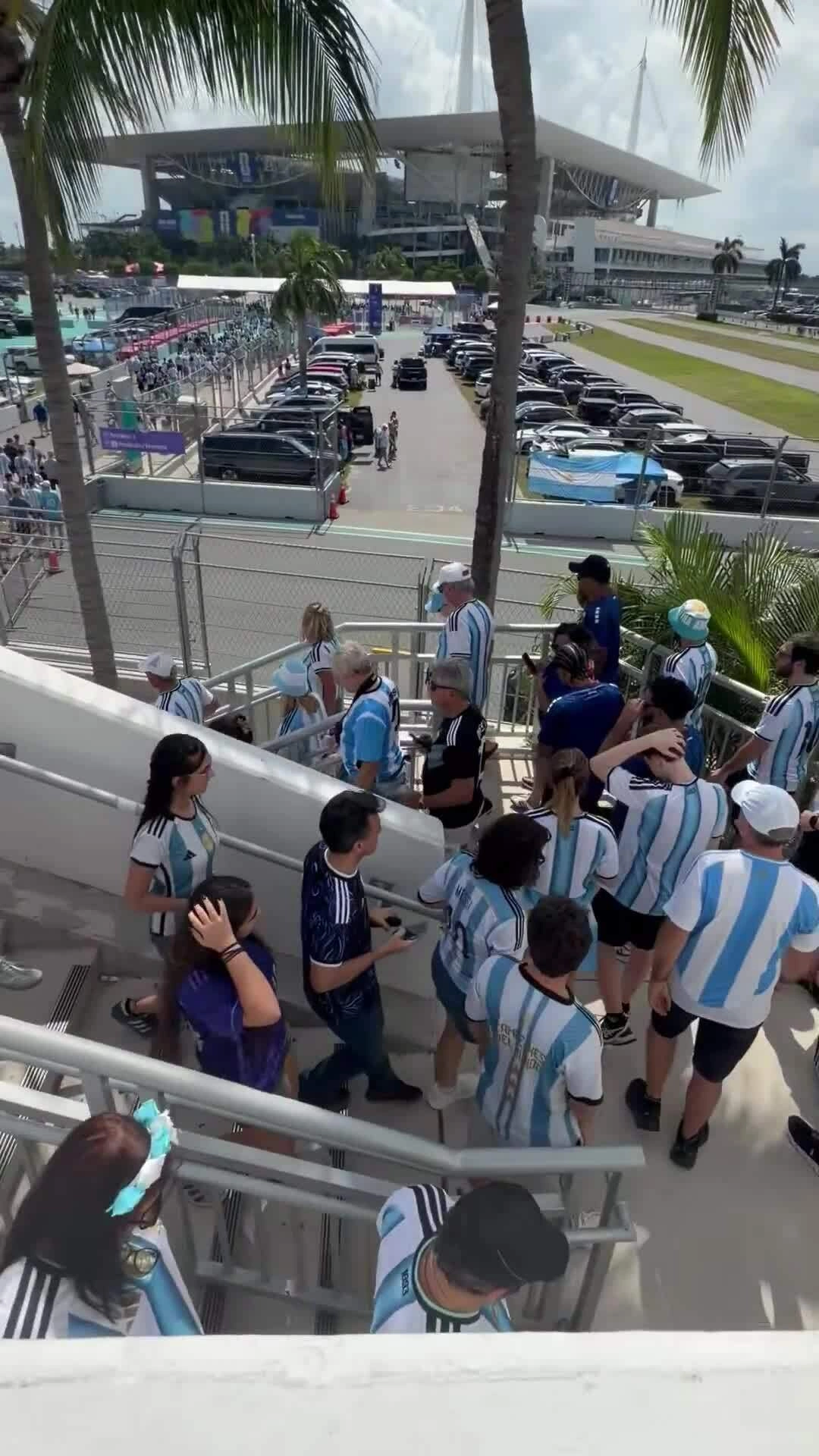 Messi đá chính