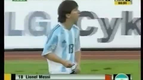 Messi và tấm thẻ đỏ đầu tiên trong sự nghiệp khoác áo Argentina