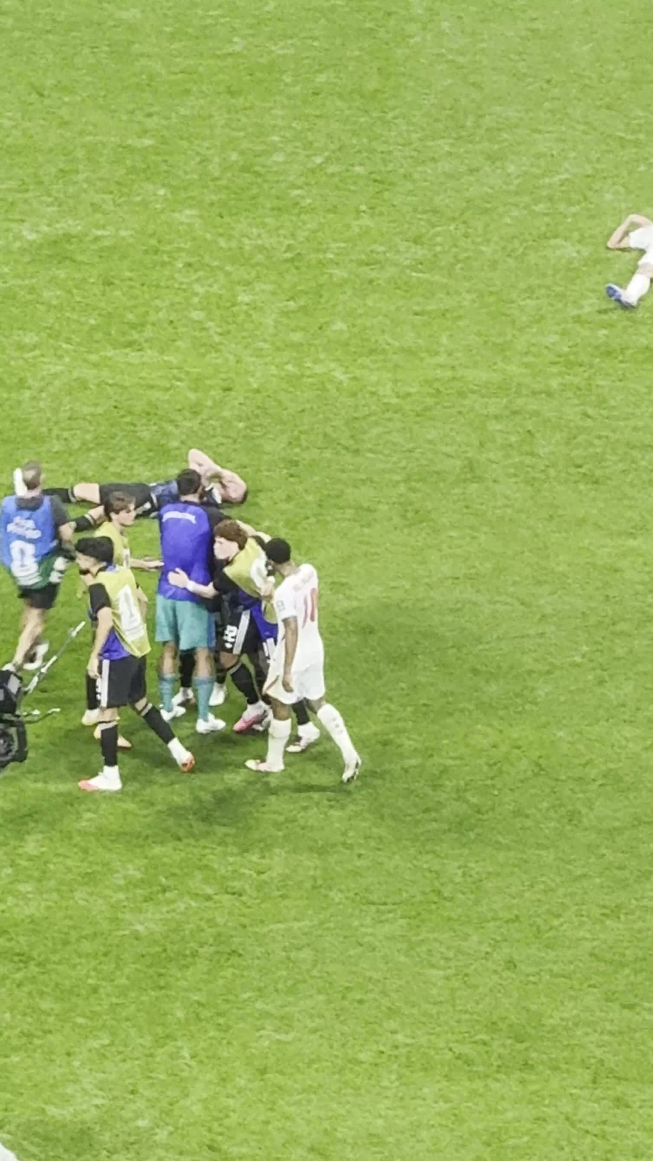 Bellingham tát cầu thủ Argentina sau thất bại ở bán kết