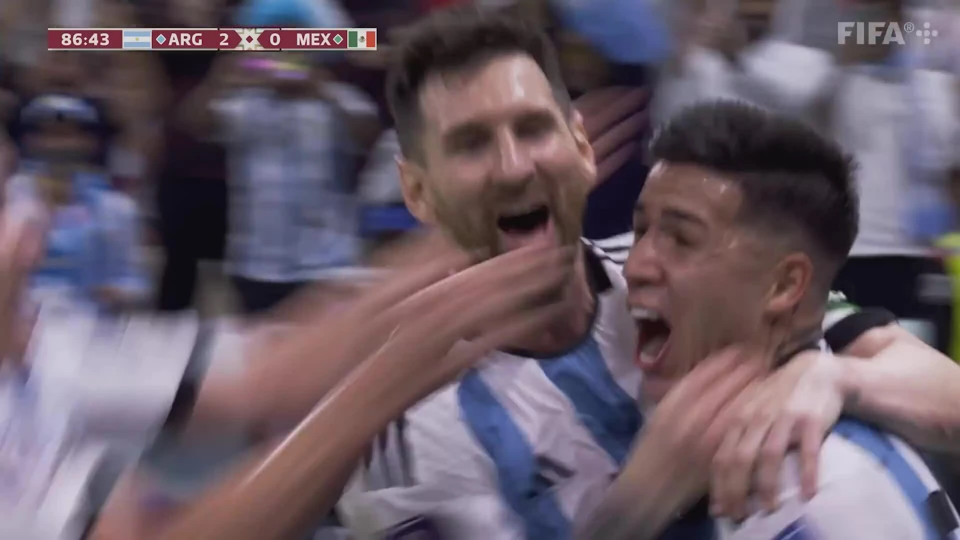 Messi chia vui sau khi Enzo ghi bàn vào lưới Mexico ở World Cup 2022