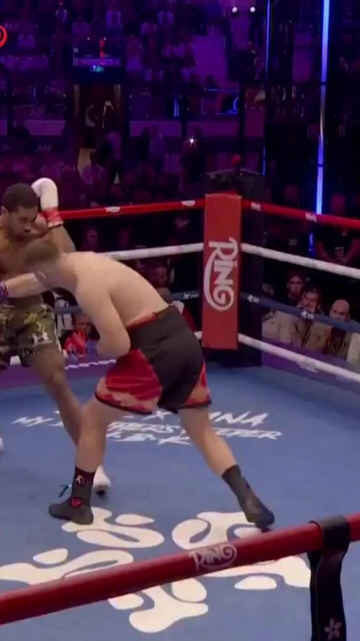Joshua bị đánh ngã sau 20 giây vẫn thắng knock-out