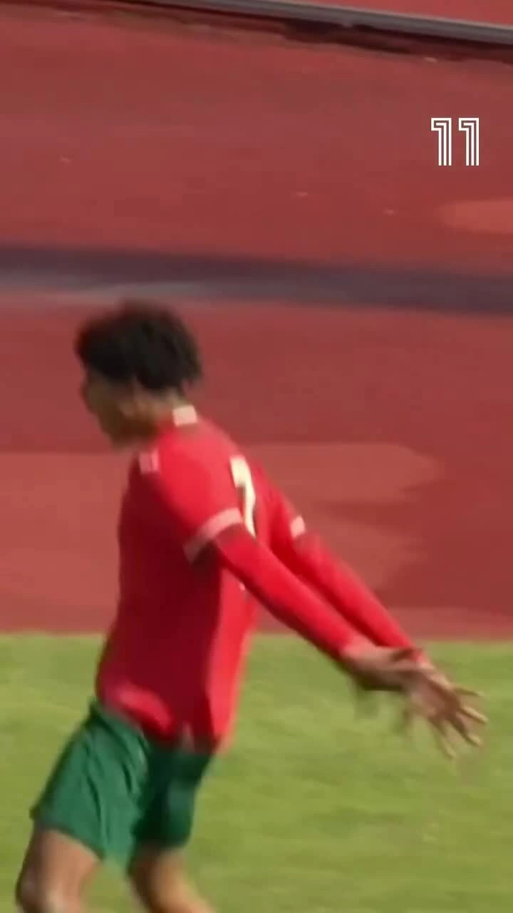 Hai bàn thắng và pha ăn mừng của con trai Cristiano Ronaldo cho U15 Bồ Đào Nha