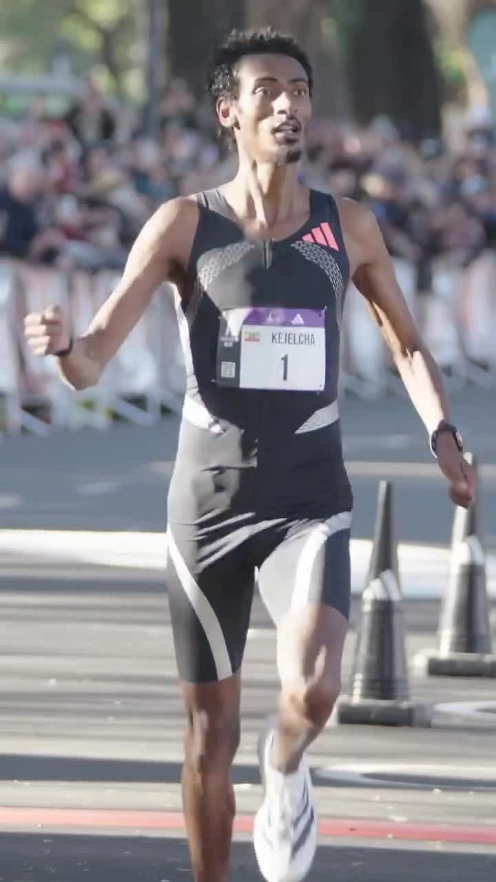 Kejelcha giành lại kỷ lục thế giới half marathon