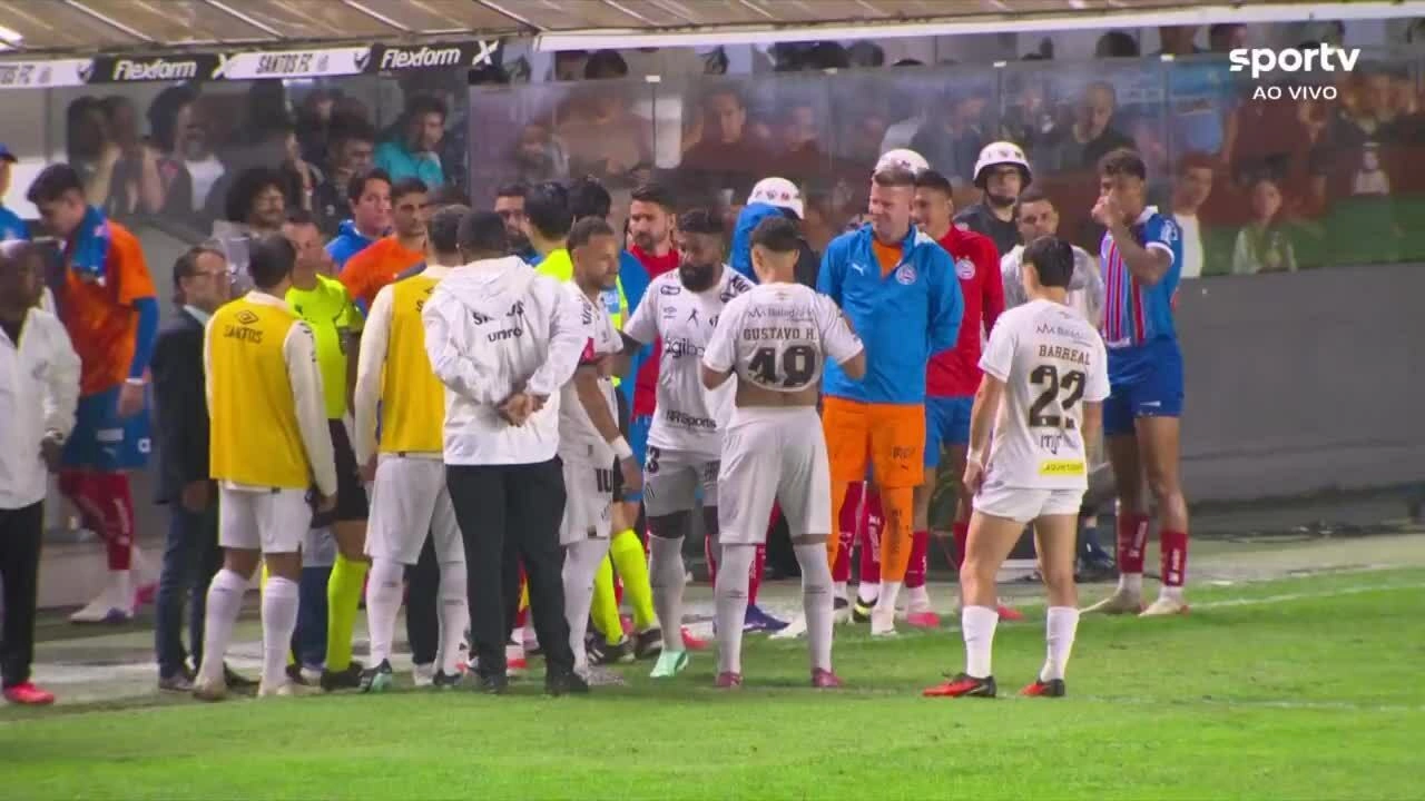 Neymar nhận thẻ đỏ, đẩy HLV, dọa đánh đối thủ