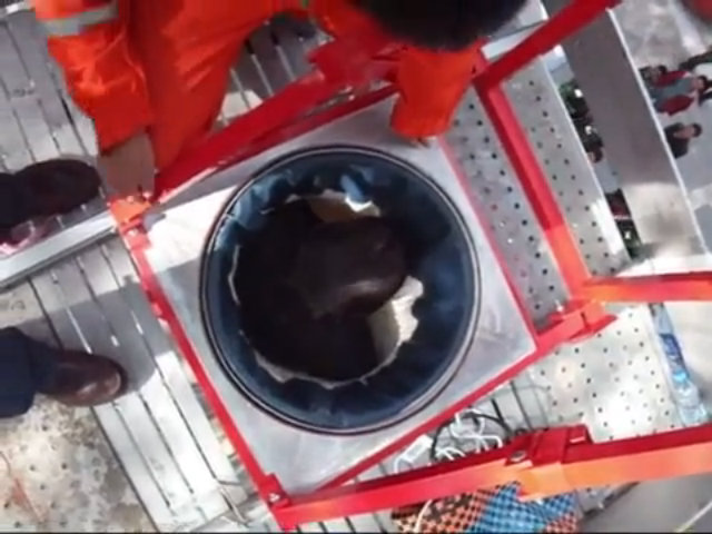 Cầu trượt cứu mạng trong đám cháy ở chung cư cao tầng