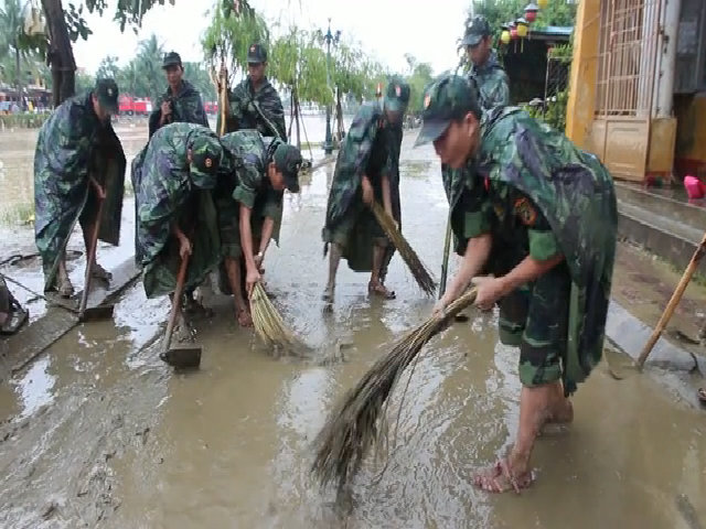Hội An dọn lũ phục vụ APEC