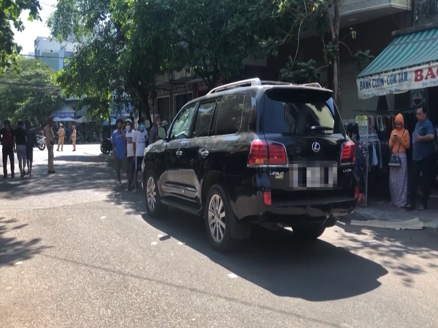 Ô tô hạng sang tông chết người